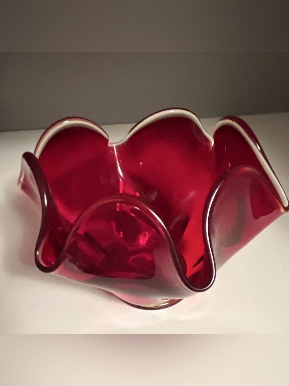 LE SMITH Vintage Red Glass Tulip Decorative Bowl - Picture 2 of 5